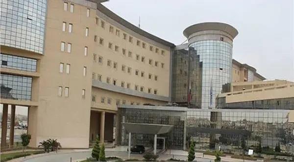 المجمع الطبي للقوات المسلحة بكوبري القبة يستقبل خبيرًا عالميًا في جراحات وتداخلات الأوعية الدموية