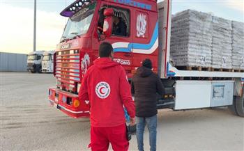 "الهلال الأحمر" يدفع بـ 5,300 طن مساعدات إنسانية عبر قافلة «زاد العزة» 106 إلى غزة