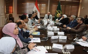 محافظ القليوبية يبحث إجراءات تحويل قرية "القلج" وتوابعها بمركز الخانكة إلى مدينة مستقلة