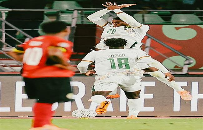 كأس أمم أفريقيا : الكاميرون يكشر عن انيابه و يحل وصيفا بالفوز على موزمبيق 