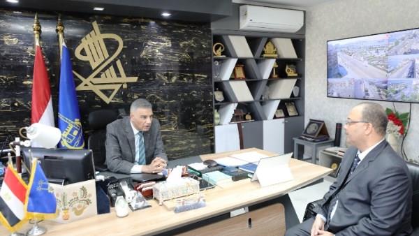 الدكتور إسماعيل كمال يجتمع مع مدير فرع هيئة التأمين الصحى الشامل الجديد