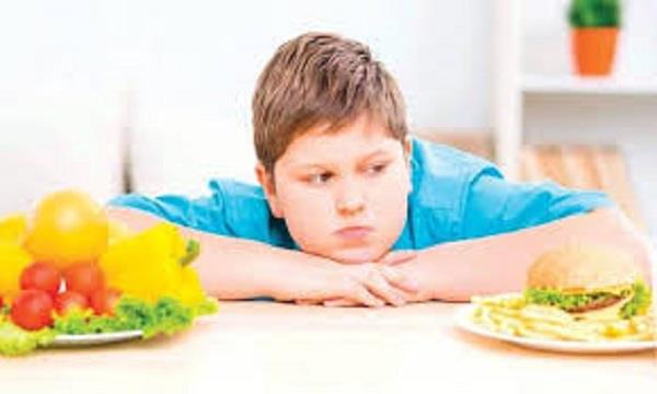 كيف يمكن حماية أطفالنا من زيادة الوزن؟.. الصحة تجيب
