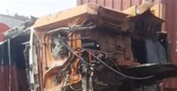 دون خسائر بشرية.. انقلاب سيارة محملة بسيراميك أعلى كوبري أسيوط