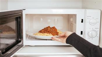 صحيا...تجنب تسخين الطعام أكثر من مرة !