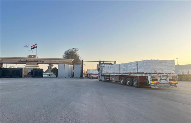 الهلال الأحمر يطلق قافلة «زاد العزة» الـ 87 بحمولة 9,700 طن مساعدات إنسانية وشتوية إلى غزة