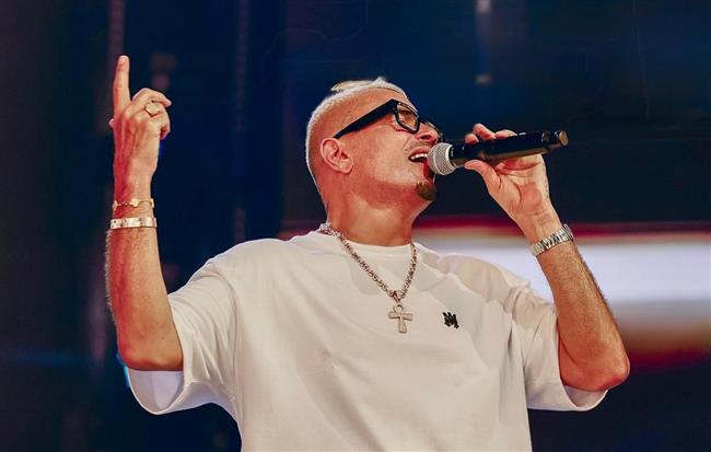 عمرو دياب يتصدر تريند إكس بعد اعتلائه قمة استماعات أنغامي