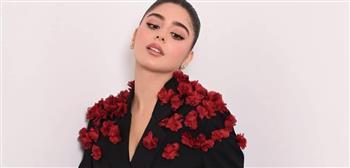 مايان السيد ببدلة بلمسة أنثوية