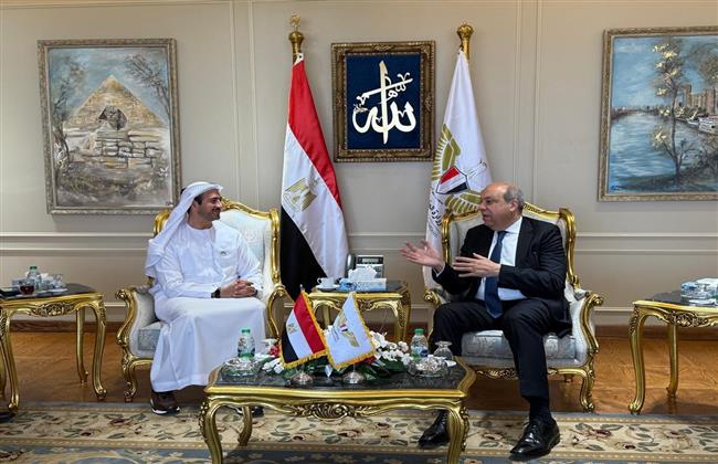 وزير الطيران المدني يبحث مع رئيس مجموعة أبوظبي للطيران تعزيز التعاون المشترك 