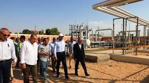 محافظ أسوان يوجه بتسريع أعمال توصيل الغاز الطبيعي بكوم أمبو 