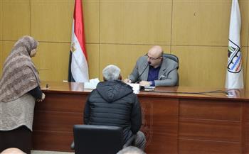 محافظ بني سويف يستعرض شكاوى المواطنين ويكلف الجهات المختصة بحلها  