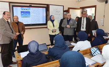 محافظ بني سويف يتفقد مدرسة السيدة عائشة الثانوية بنات لمتابعة انتظام الدراسة