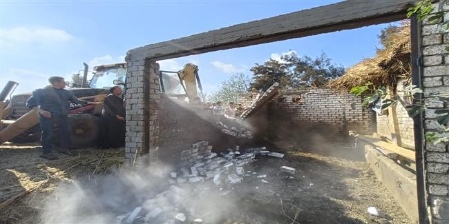 إزالات فورية لحالات تعدي على الاراضي الزراعية والبناء المخالف بأشمون ومنوف والشهداء  