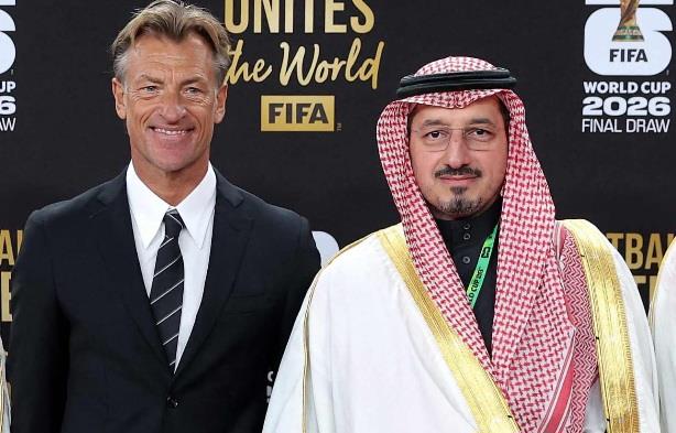 قرعة كأس العالم: ياسر المسحل رئيس الاتحاد السعودي لكرة القدم برفقة رينارد