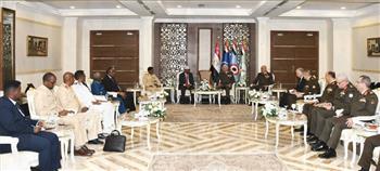 وزير الدفاع ورئيس الأركان يعقدان عددا من اللقاءات الثنائية في ختام إيديكس 2025