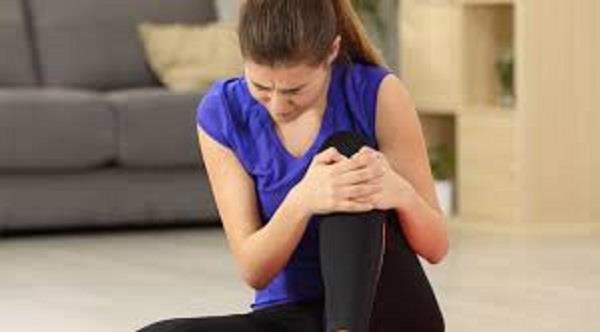 7 تمارين تزيد ألم الركبة في الشتاء.. احذريها