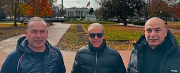 وفد مصر يلتقط صورة تذكارية أمام البيت الأبيض قبل سحب قرعة كأس العالم بأمريكا