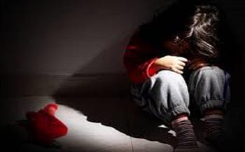 علامات تحتاج الأم لملاحظتها لحماية طفلها من التحرش والأذى النفسي.. خاص