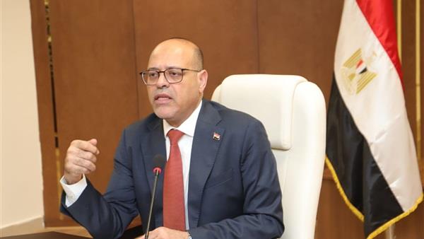 لمخالفتها أحكام القانون.. وزير العمل يعلن إيقاف نشاط شركة ببني سويف لإلحاق العمالة بالخارج 