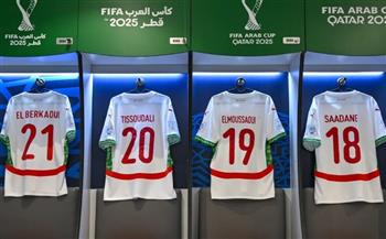 كأس العرب.. قمصان المغرب تزين ملعب مواجهة عمان قبل المواجهة الهامة