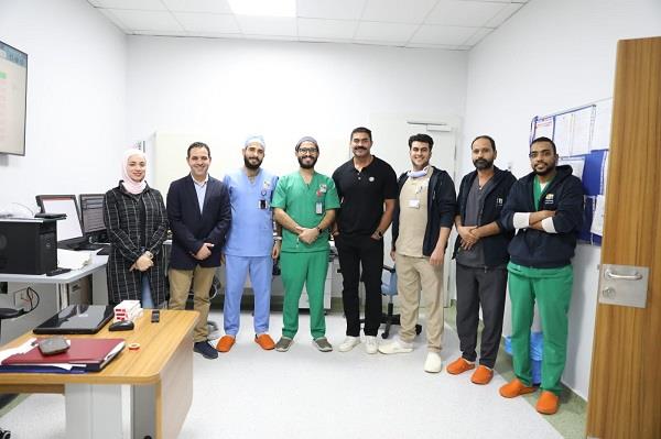 خالد سليم يزور مستشفى الناس في أجواء من البهجة والإنسانية