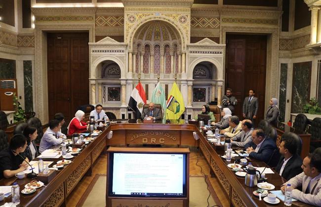 "بحوث الصحراء" يستقبل وفدا رفيع المستوى من جامعة چينچو الصينية لتعزيز التعاون العلمي