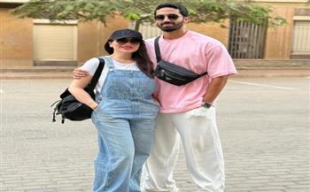 مي عز الدين تشارك جمهورها صورة جديدة برفقة زوجها