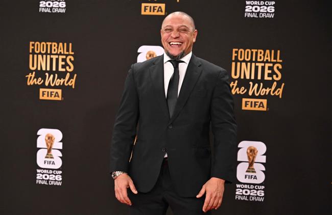 قرعة كأس العالم.. روبرتو كارلوس يصل مقر الحفل للمشاركة في الحدث المرتقب