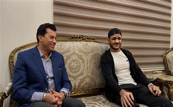 وزير الرياضة يستقبل البطل العالمي مصطفى حسين بعد إنهاء أزمة محاولة تجنيسه 