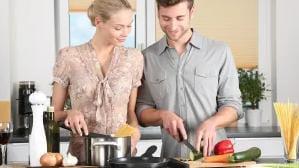 في الزواج.. 6 خطوات لإعادة إشعال نار الحب من جديد