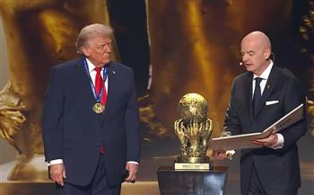 الاتحاد الدولي لكرة القدم يمنح دونالد ترمب الرئيس الأمريكي جائزة فيفا للسلام
