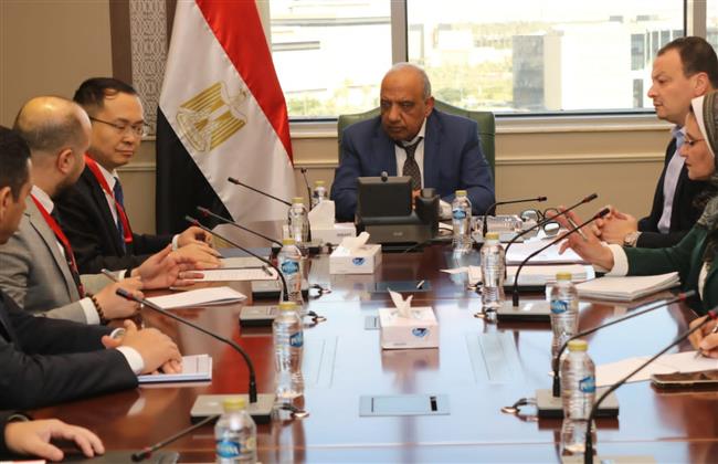 وزير الكهرباء يبحث مع مجموعة "إكس دي" الصينية توطين صناعة المهمات ونقل التكنولوجيا 