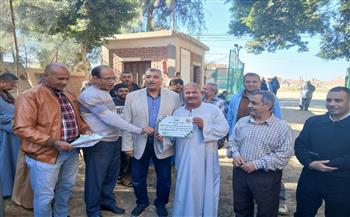 "الزراعة" توزع أكثر من 400 "فراطة ذرة" مُعاد تأهيلها كمنح لصغار المزارعين