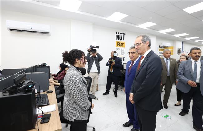 وزير الاتصالات يتابع تنفيذ مشروع إحلال الشبكة النحاسية بالألياف الضوئية بمدينة المنصورة