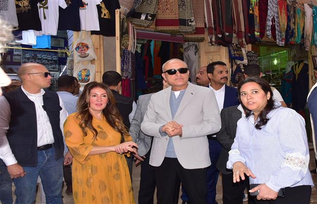 السفيرة الأمريكية تشيد بترميم معبد خنوم بالأقصر وتتفقد مشروع إعادة إحياء إسنا التاريخية