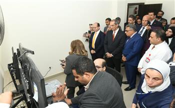 محافظ الدقهلية ووزير الاتصالات يتابعان أعمال منظومة التشخيص عن بُعد بمستشفى الصدر بالمنصورة