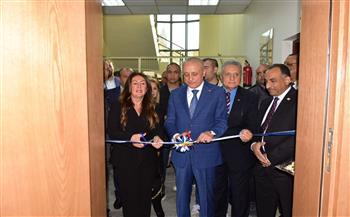 محافظ الأقصر والسفيرة الأمريكية يفتتحان «الركن الأمريكي» بمكتبة مصر العامة   