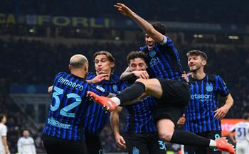 إنتر ميلان يتصدر الدوري الإيطالي مؤقتًا بالفوز على كومو برباعية