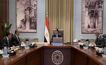رئيس الوزراء يتابع مع وزير الدولة للإنتاج الحربي ملفات عمل الوزارة