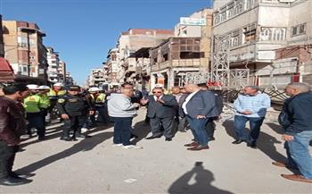 محافظ بورسعيد يتابع ميدانيًا بدء أعمال التطوير بشارعي الحميدي والتجاري بحي العرب والمناخ
