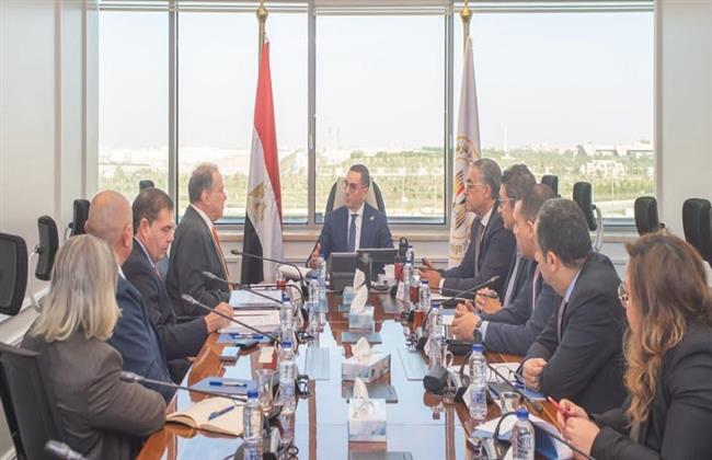 وزير الاستثمار يبحث مع "بلومبرج جرين" الأمريكية إنشاء مركز إقليمي للأمن الغذائي وتوطين تكنولوجيا الحفظ الزراعي