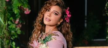 أصالة نصري بإطلالة الورود في حفل دبي