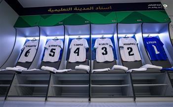 كأس العرب.. قمصان منتخب فلسطين تزين ملعب المدينة التعليمية قبل لقاء سوريا