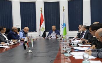 رئيس القابضة للمياه يعقد اجتماعًا موسعًا مع قيادات الشركة القابضة لوضع الخطط ومتابعة تنفيذ الأعمال