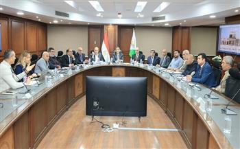 محافظ الجيزة يبحث الفرص الاستثمارية بمركز الواحات البحرية