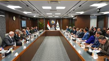 وزير البترول يبحث الفرص الاستثمارية المتاحة في قطاع التعدين