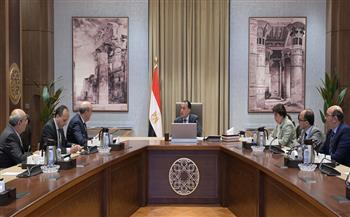 رئيس الوزراء يتابع مع وزير الطيران عددًا من ملفات العمل