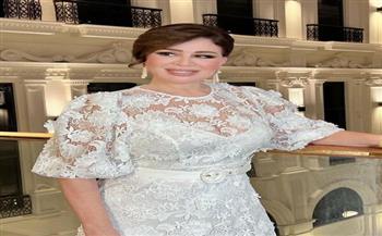 بالأبيض.. إلهام شاهين تتألق في مهرجان البحر الأحمر السينمائي