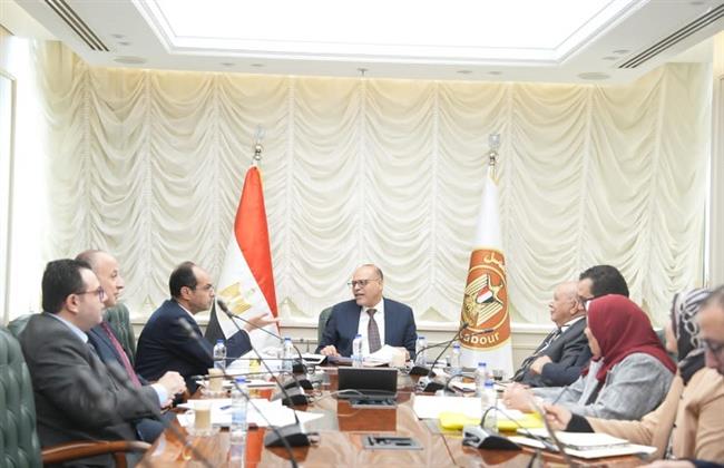 وزير العمل يعقد اجتماعًا مع ممثلي وزارة الصحة والمجلس الصحي المصري ونقابة التمريض
