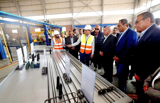 نائب رئيس الوزراء يتفقد محطات ومسار الخط الثاني من شبكة القطار السريع 