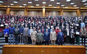 جامعة القاهرة تحتفل بتكريم طلابها المتميزين المشاركين في فترة المعايشة بالأكاديمية المصرية العسكرية
